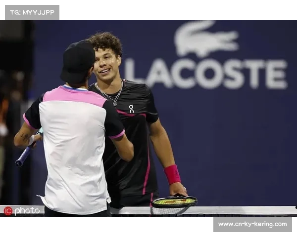 弗里茨ATP总决赛首战力克穆塞蒂，排名反超谢尔顿重夺美国一哥。